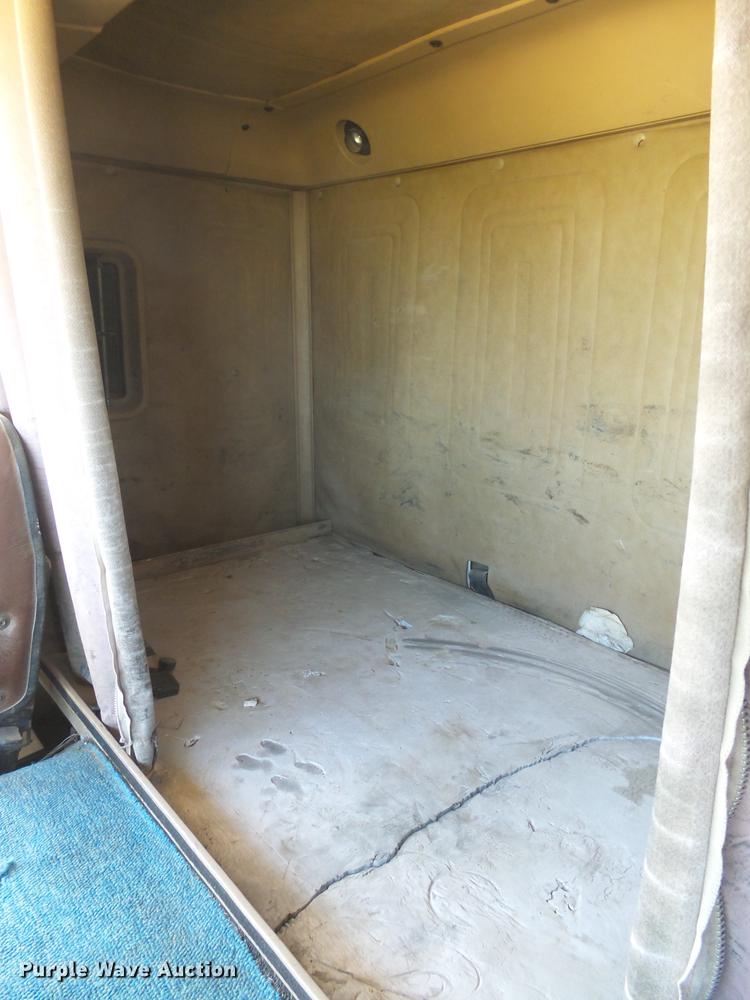 image for item DX9073 1984 International 9670 semi truck