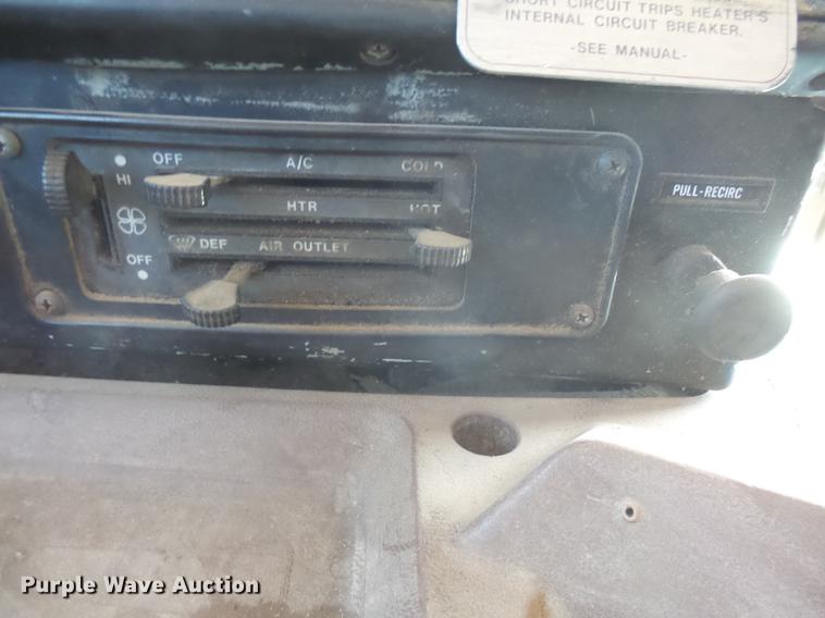 image for item DX9073 1984 International 9670 semi truck