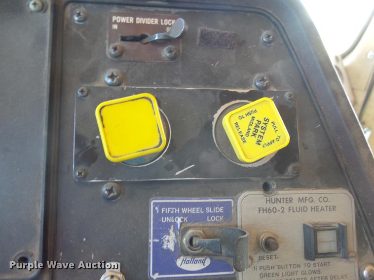 image for item DX9073 1984 International 9670 semi truck