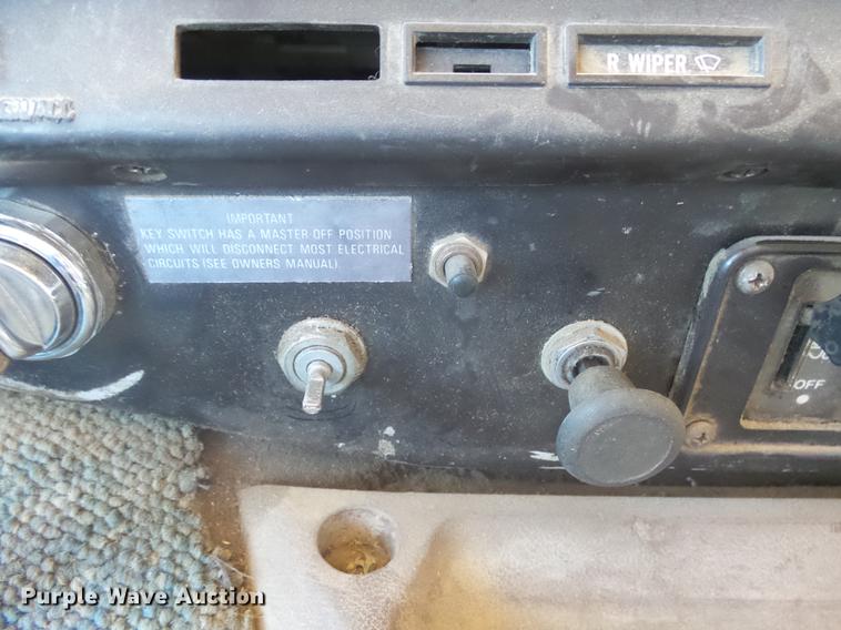 image for item DX9073 1984 International 9670 semi truck