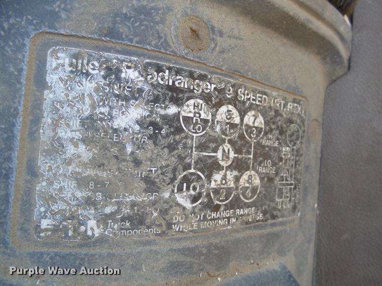 image for item DX9073 1984 International 9670 semi truck