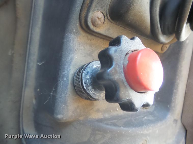 image for item DX9073 1984 International 9670 semi truck