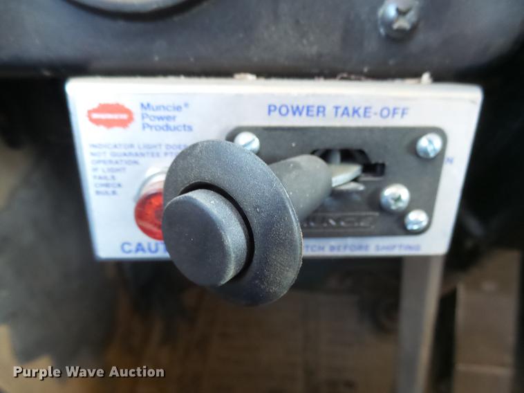 image for item DX9073 1984 International 9670 semi truck