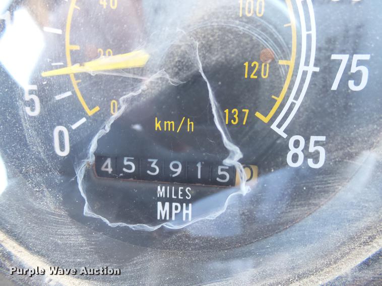 image for item DX9073 1984 International 9670 semi truck