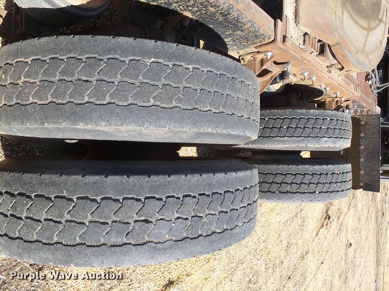 image for item DX9073 1984 International 9670 semi truck