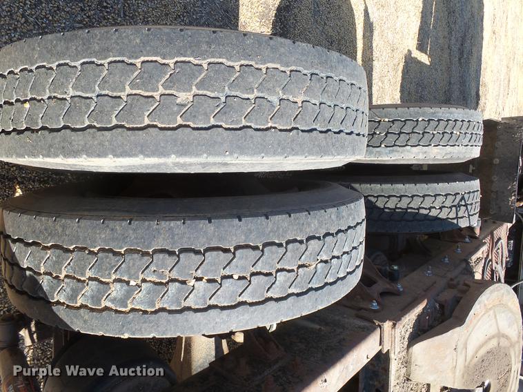 image for item DX9073 1984 International 9670 semi truck