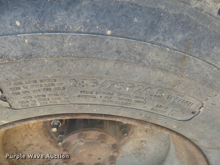 image for item DX9073 1984 International 9670 semi truck