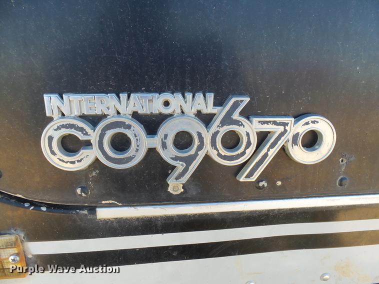 image for item DX9073 1984 International 9670 semi truck