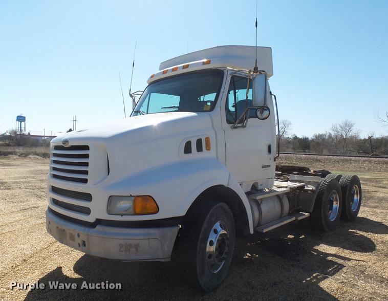 image for item DX9074 1999 Sterling DS-STE semi truck