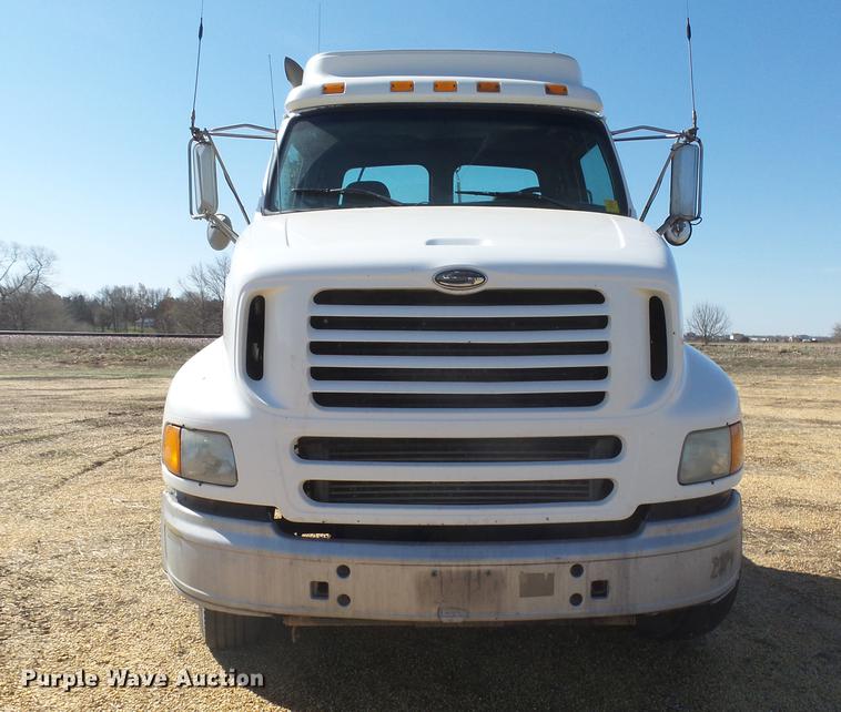 image for item DX9074 1999 Sterling DS-STE semi truck