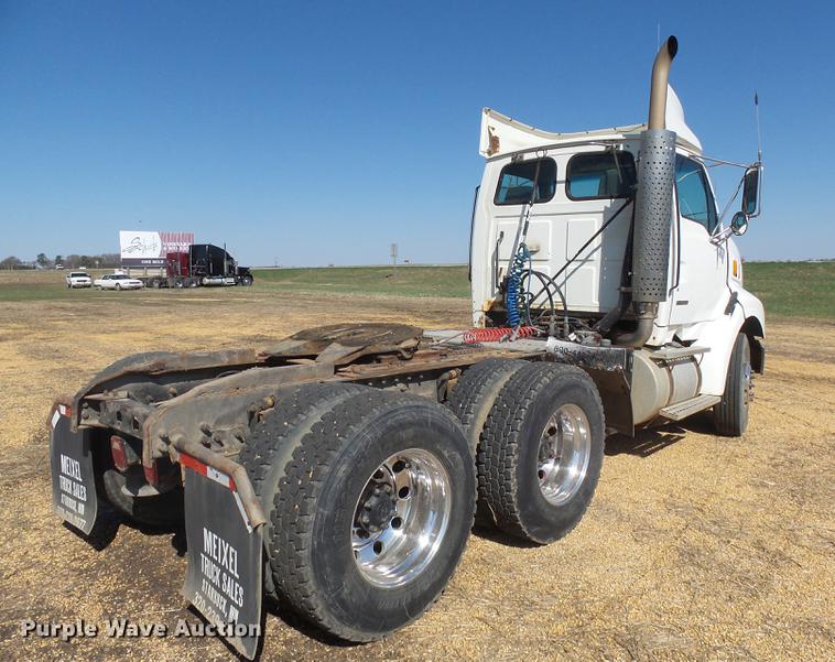 image for item DX9074 1999 Sterling DS-STE semi truck