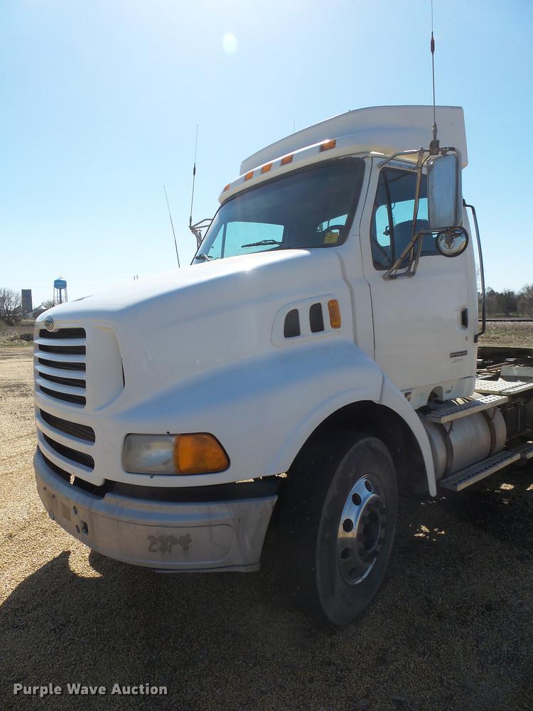 image for item DX9074 1999 Sterling DS-STE semi truck