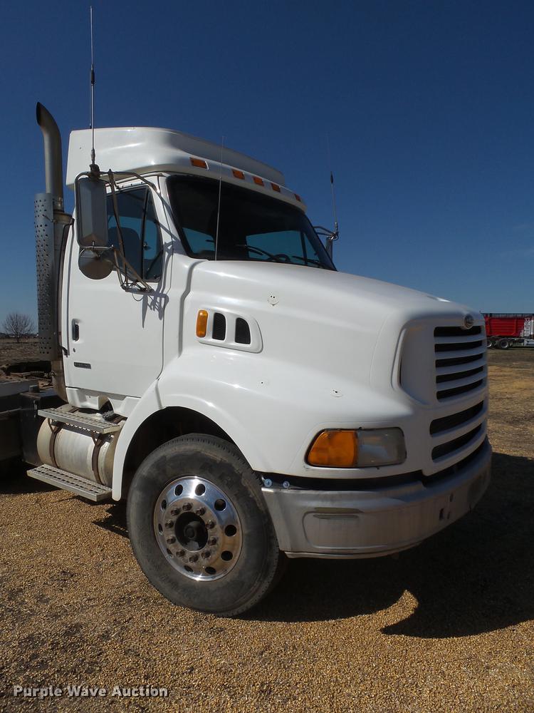 image for item DX9074 1999 Sterling DS-STE semi truck
