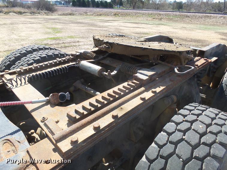 image for item DX9074 1999 Sterling DS-STE semi truck