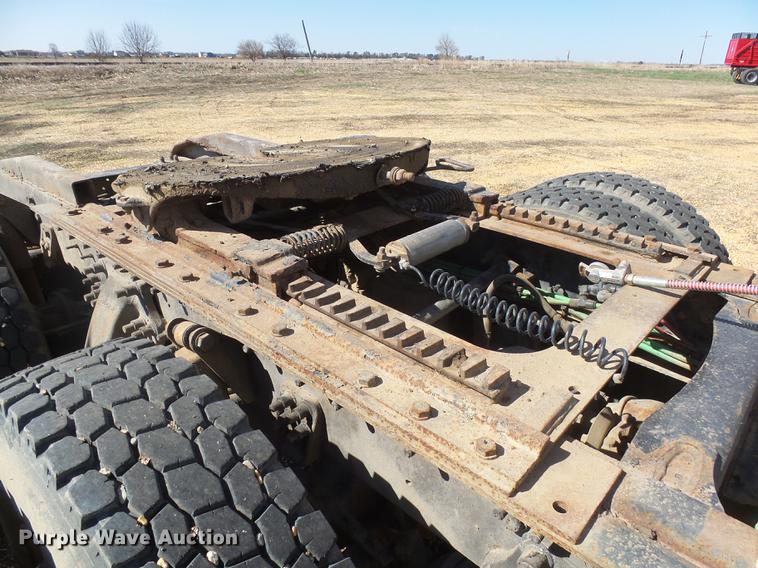 image for item DX9074 1999 Sterling DS-STE semi truck