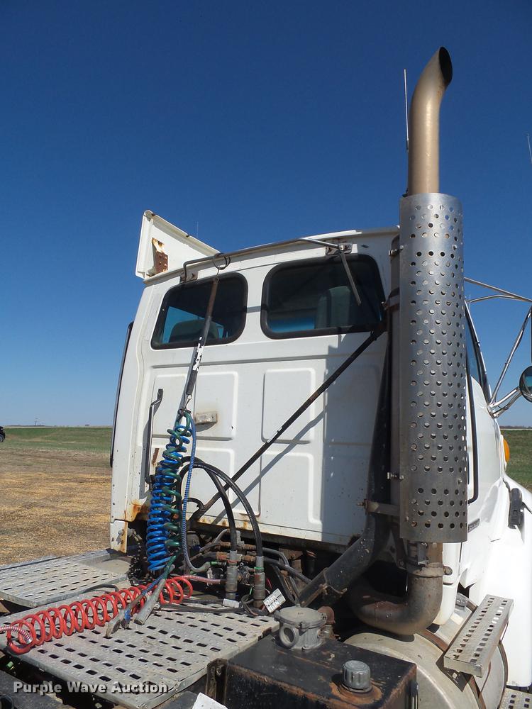 image for item DX9074 1999 Sterling DS-STE semi truck