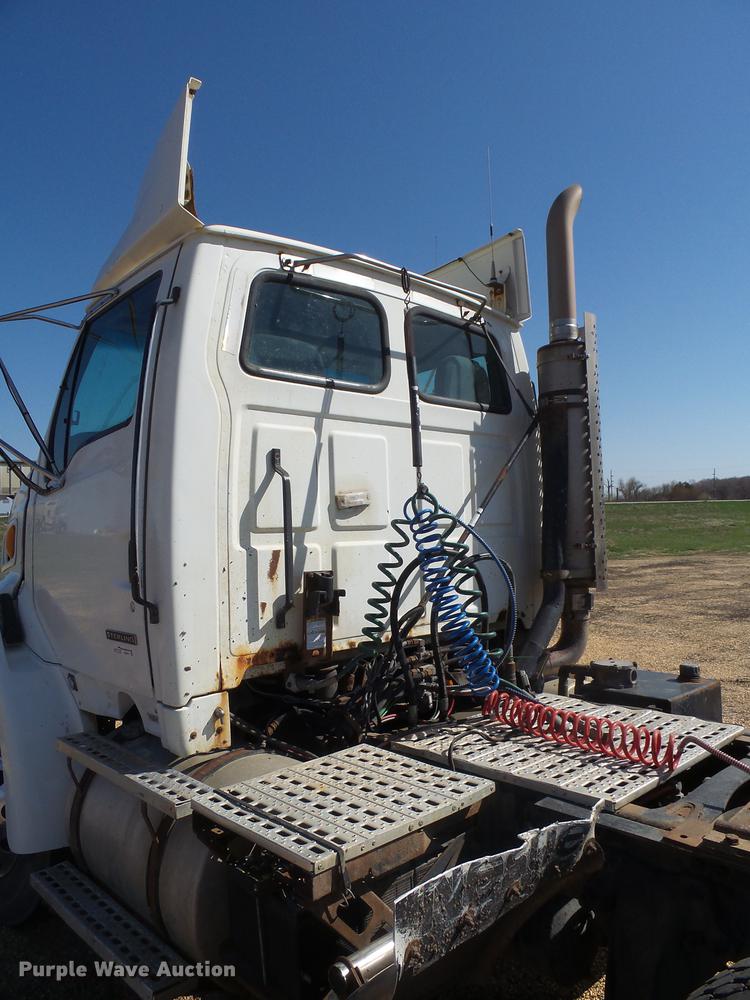 image for item DX9074 1999 Sterling DS-STE semi truck