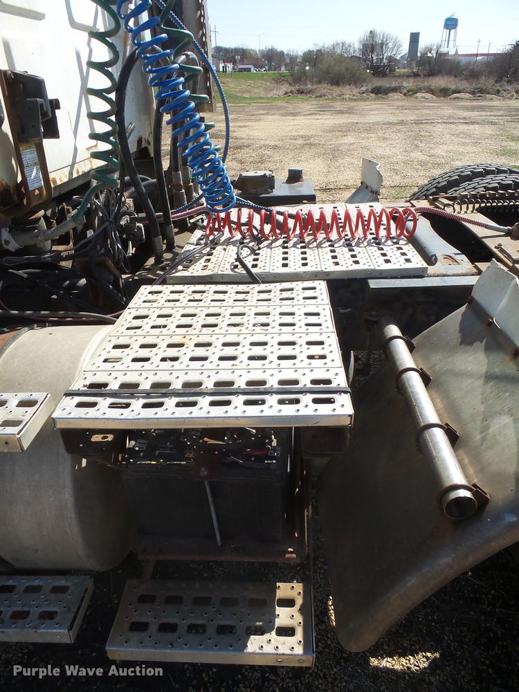 image for item DX9074 1999 Sterling DS-STE semi truck