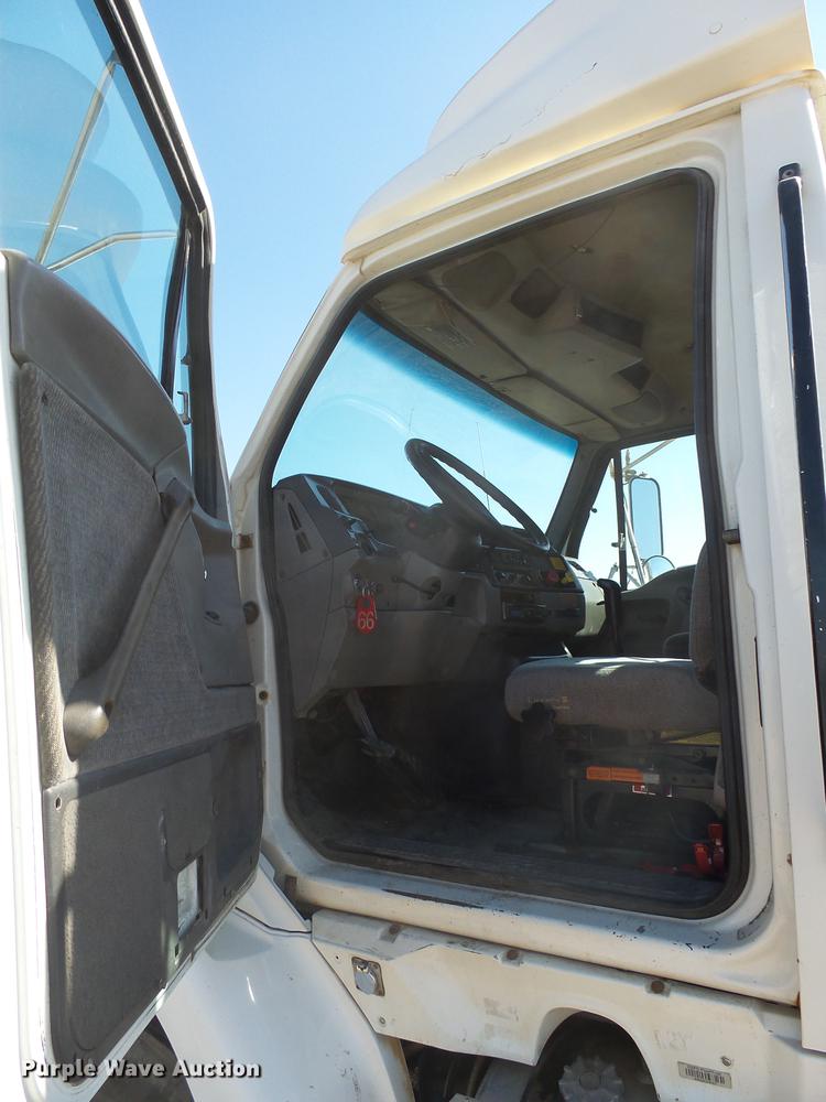 image for item DX9074 1999 Sterling DS-STE semi truck