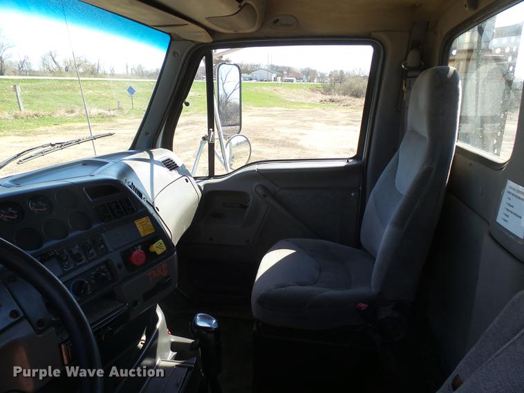 image for item DX9074 1999 Sterling DS-STE semi truck