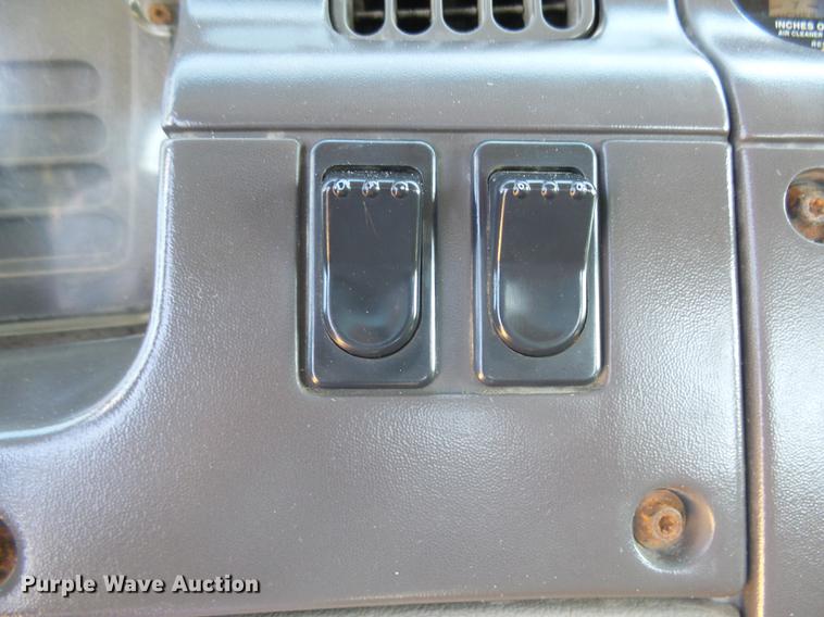 image for item DX9074 1999 Sterling DS-STE semi truck