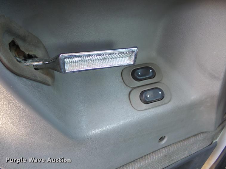 image for item DX9074 1999 Sterling DS-STE semi truck