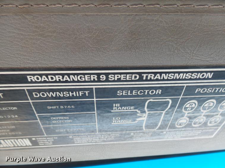 image for item DX9074 1999 Sterling DS-STE semi truck