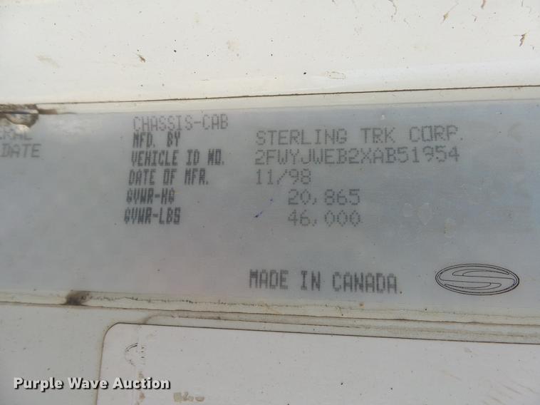 image for item DX9074 1999 Sterling DS-STE semi truck