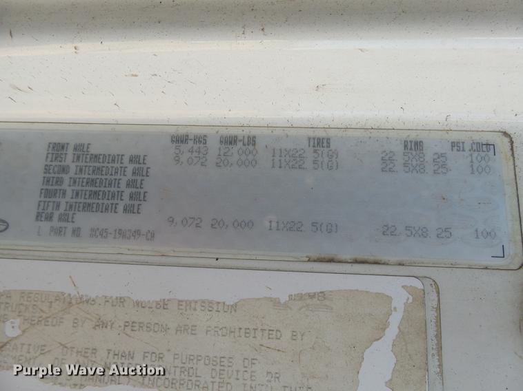 image for item DX9074 1999 Sterling DS-STE semi truck