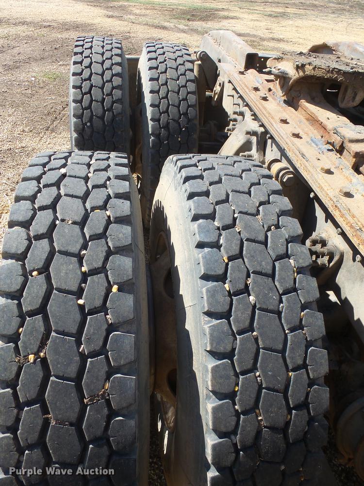 image for item DX9074 1999 Sterling DS-STE semi truck