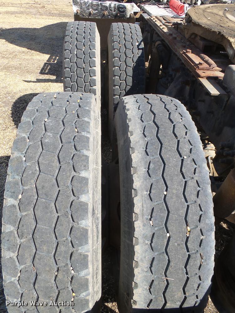 image for item DX9074 1999 Sterling DS-STE semi truck