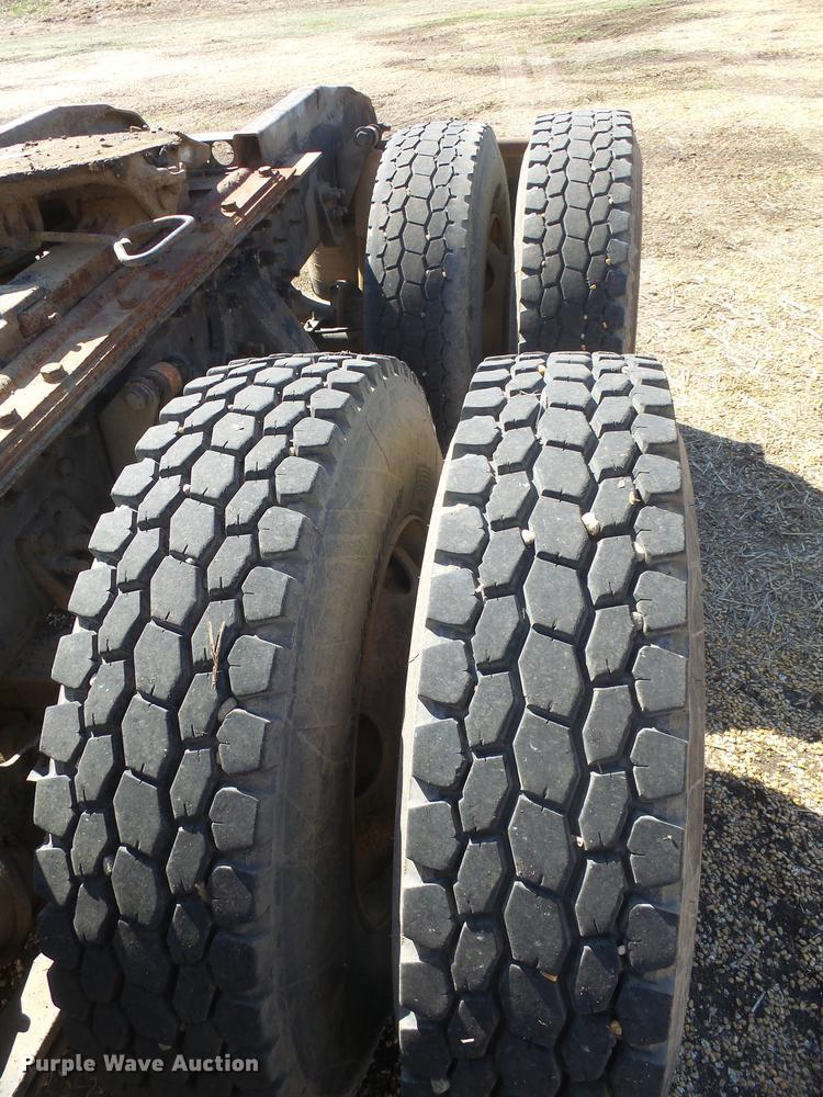 image for item DX9074 1999 Sterling DS-STE semi truck