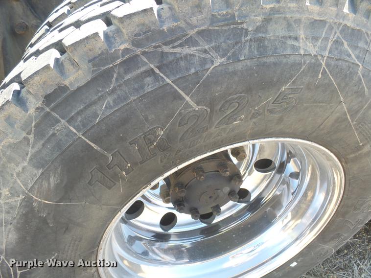 image for item DX9074 1999 Sterling DS-STE semi truck