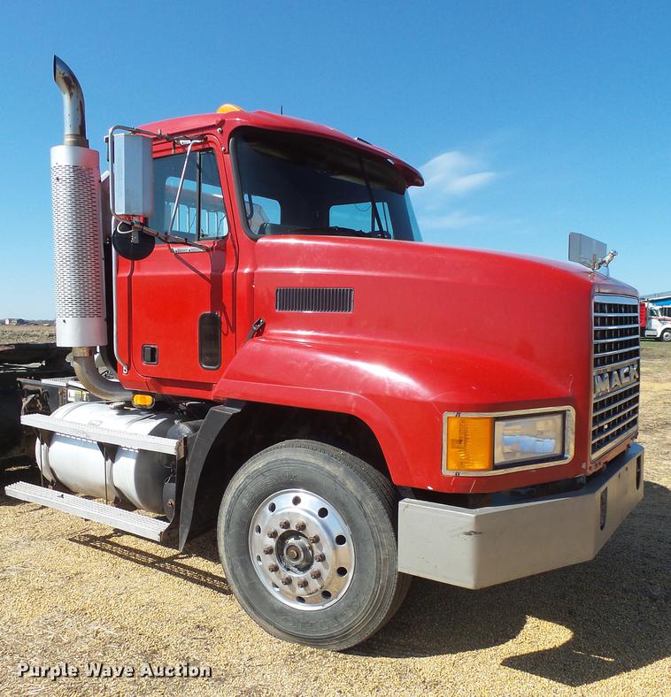 image for item DX9076 1993 Mack CH613 semi truck