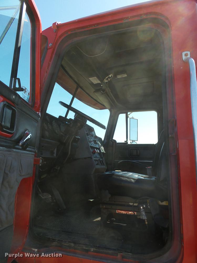 image for item DX9076 1993 Mack CH613 semi truck