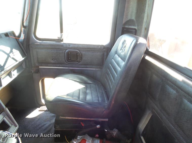 image for item DX9076 1993 Mack CH613 semi truck