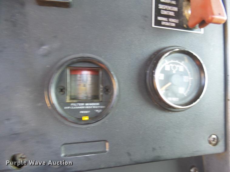 image for item DX9076 1993 Mack CH613 semi truck