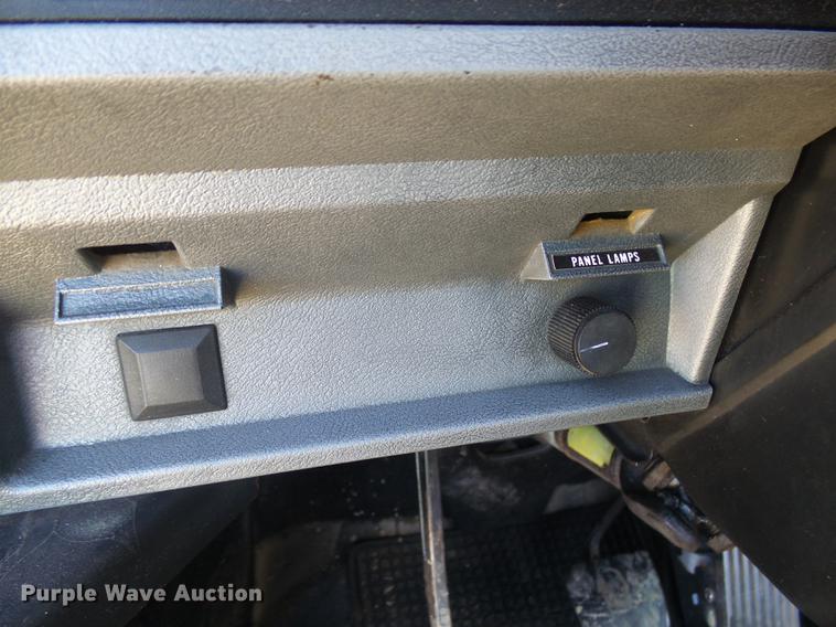 image for item DX9076 1993 Mack CH613 semi truck