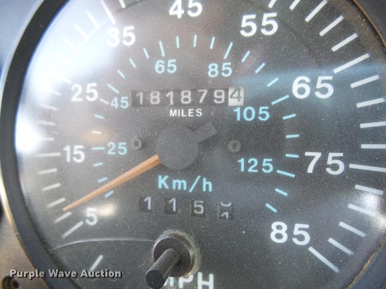 image for item DX9076 1993 Mack CH613 semi truck