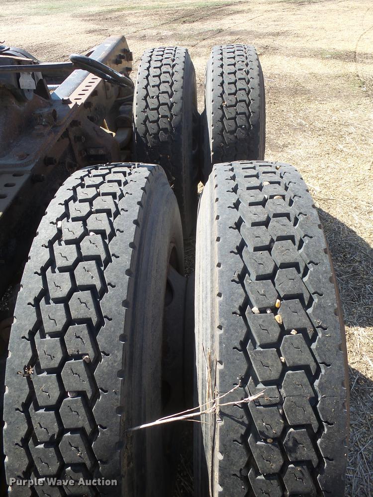 image for item DX9076 1993 Mack CH613 semi truck