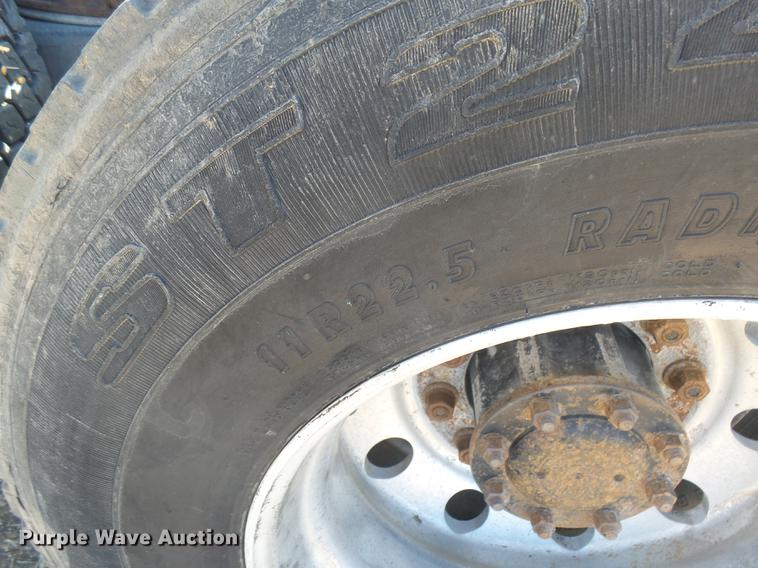 image for item DX9076 1993 Mack CH613 semi truck