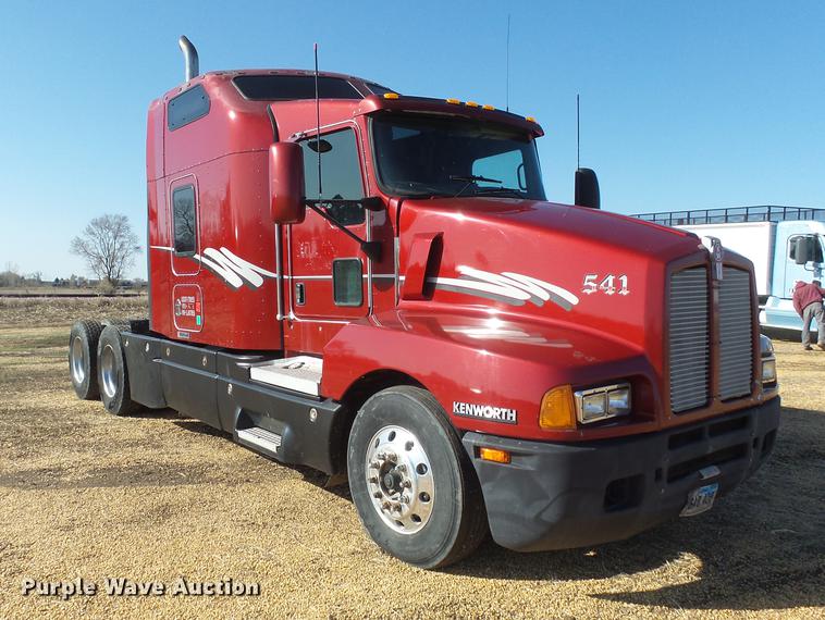 image for item DX9082 2005 Kenworth T600 semi truck