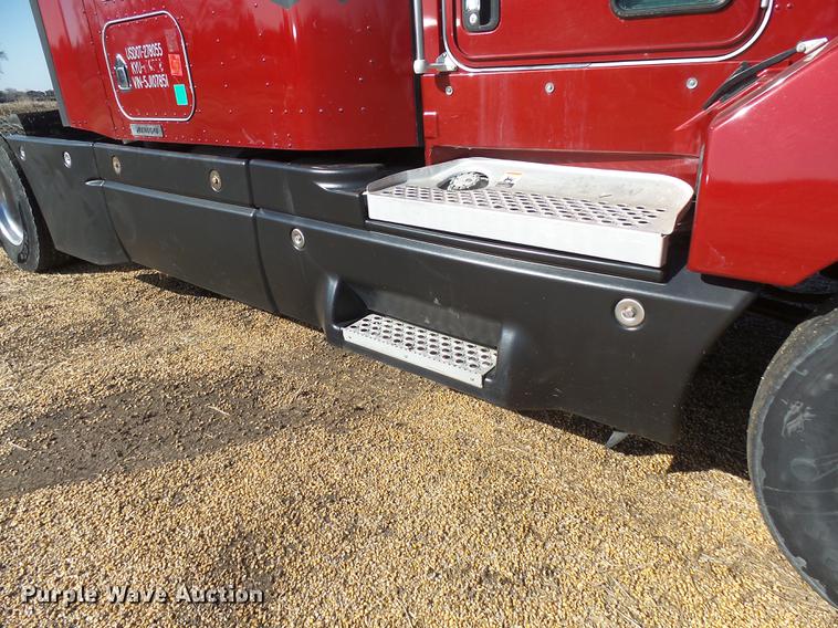 image for item DX9082 2005 Kenworth T600 semi truck