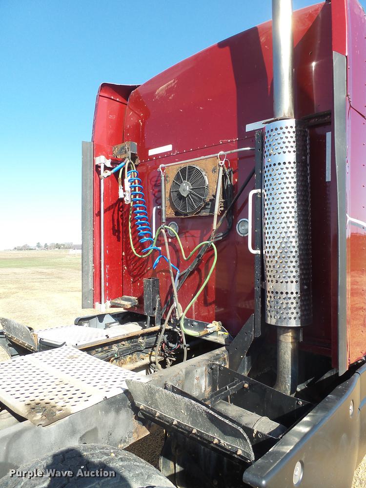image for item DX9082 2005 Kenworth T600 semi truck
