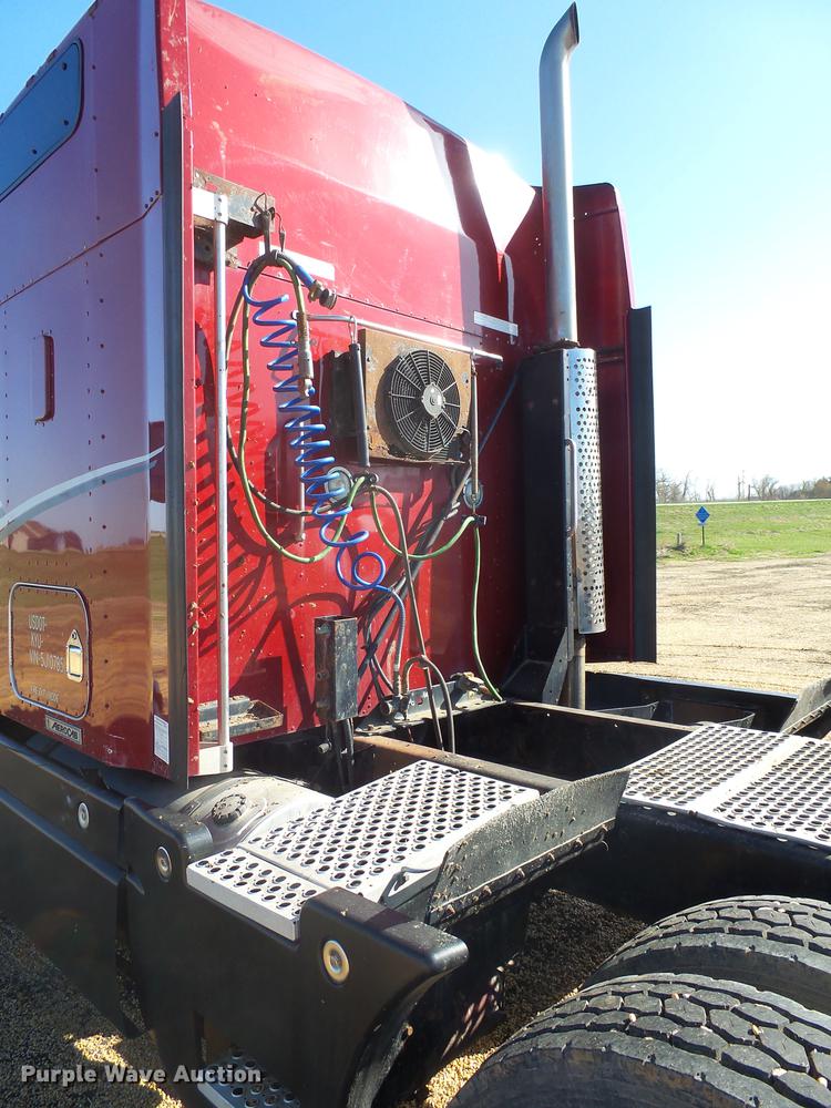 image for item DX9082 2005 Kenworth T600 semi truck