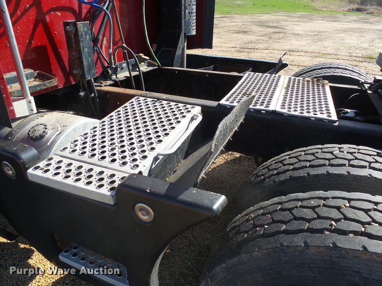 image for item DX9082 2005 Kenworth T600 semi truck