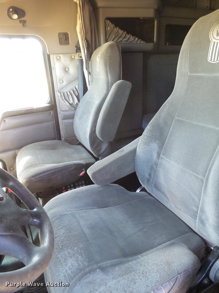 image for item DX9082 2005 Kenworth T600 semi truck