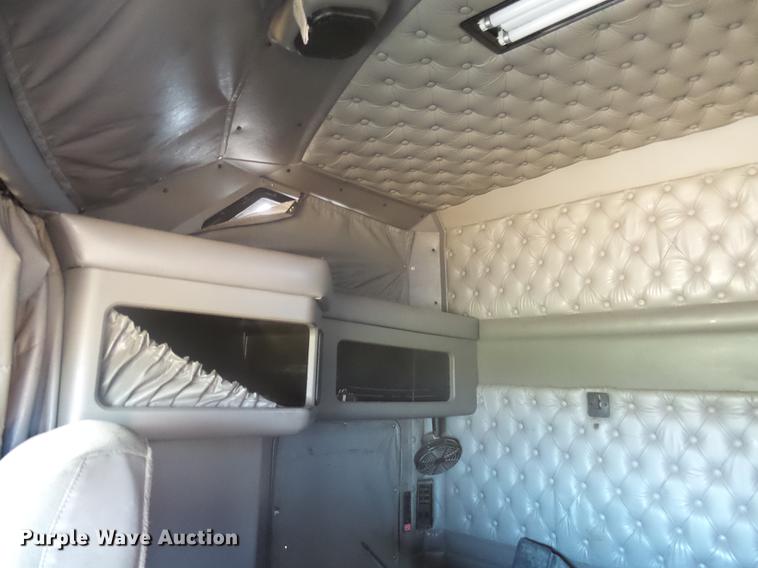 image for item DX9082 2005 Kenworth T600 semi truck