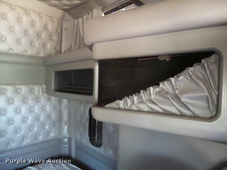 image for item DX9082 2005 Kenworth T600 semi truck