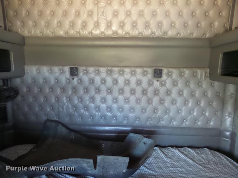 image for item DX9082 2005 Kenworth T600 semi truck